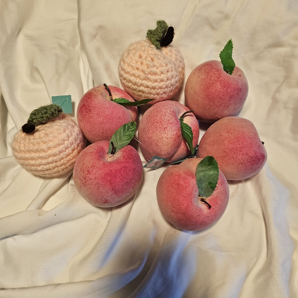 Peach Decor - Picture 2 of 2